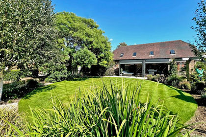 Barn Conversion for sale in Sidlesham