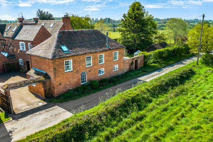 Barn Conversion for sale in Dodderhill