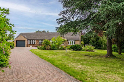 4 acres of House with Land for sale in Bottesford