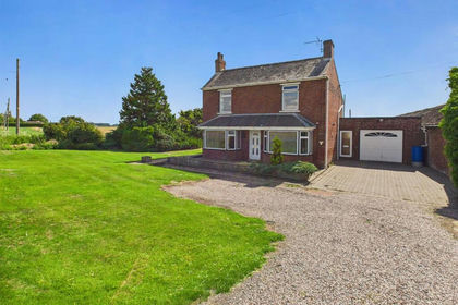 1.6 acres of House with Land for sale in North Kyme
