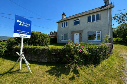 2.3 acres of House with Land for sale in Ruthin