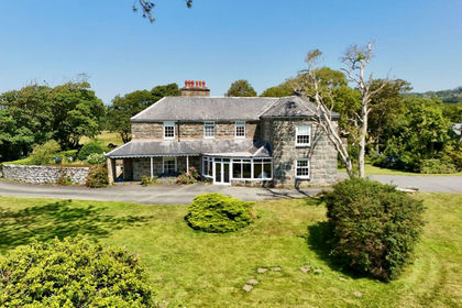 1.5 acres of House with Land for sale in Dyffryn Ardudwy