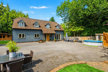 Barn Conversion for sale in Benenden