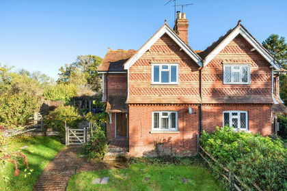 1 acre of Cottage for sale in Cowden