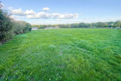 1.5 acres of For sale in Kirkburton
