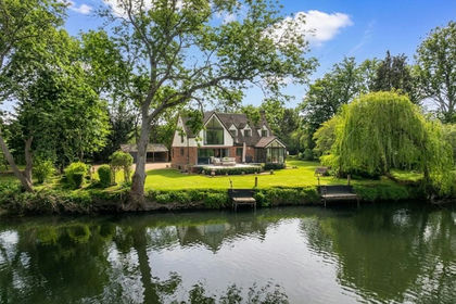 1.2 acres of House with Land for sale in Welford-on-Avon