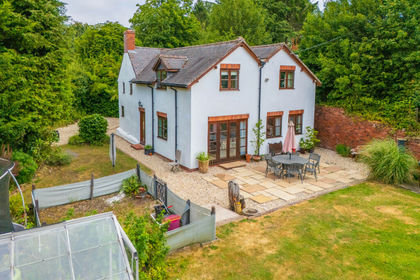 4.8 acres of House with Land for sale in Kinlet