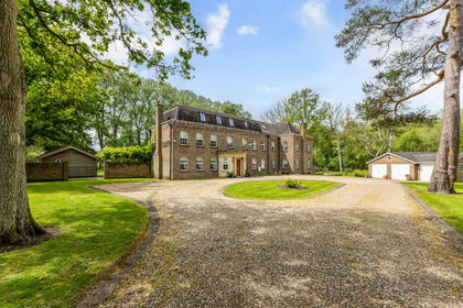 1.7 acres of House with Land for sale in Sunninghill and Ascot