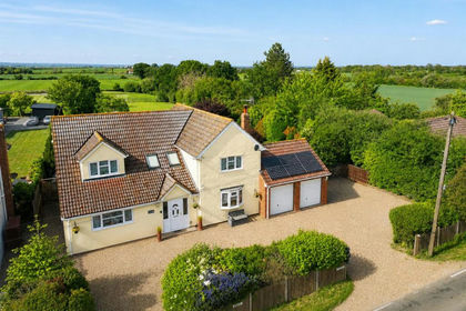 1.2 acres of House with Land for sale in Latchingdon