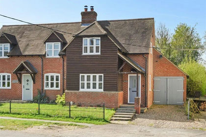 1 acre of House with Land for sale in Grendon Underwood