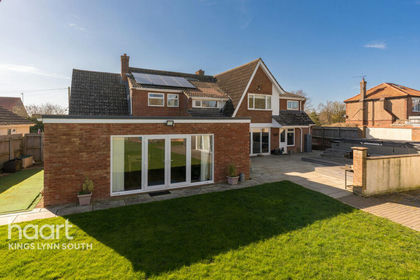 7 acres of House with Land for sale in Wiggenhall St. Germans