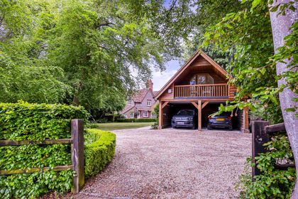 1 acre of Cottage for sale in Basildon