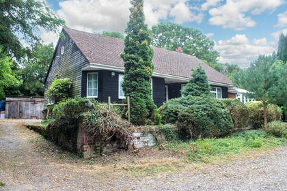 1 acre of House with Land for sale in Hempstead