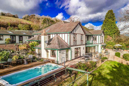 1.5 acres of House with Land for sale in Streatley