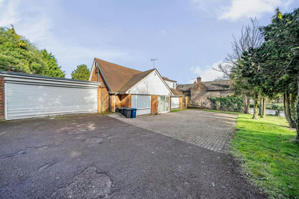 1 acre of House with Land for sale in Chipping Barnet