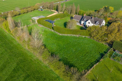 1.5 acres of House with Land for sale in Tutbury