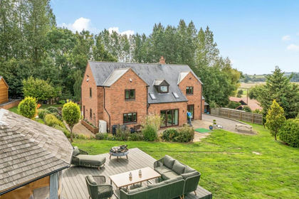 6.3 acres of House with Land for sale in Long Buckby