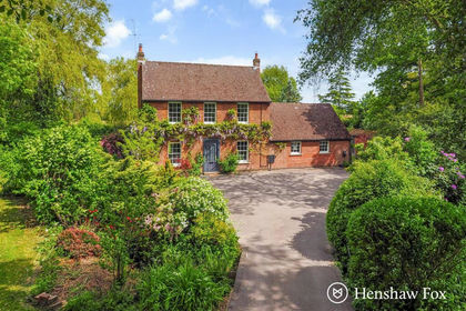 1 acre of House with Land for sale in North Baddesley