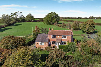3.3 acres of Cottage for sale in Much Marcle
