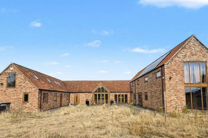 4.5 acres of House with Land for sale in Doddington and Whisby