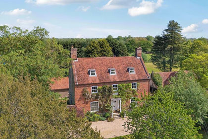 1 acre of Farmhouse for sale in Hengrave