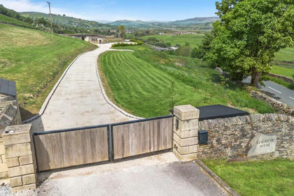 3.4 acres of House with Land for sale in Glusburn and Cross Hills