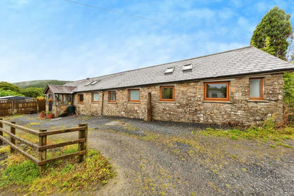 Land for sale in Llanllawddog