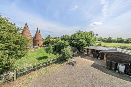 2.5 acres of House with Land for sale in Yalding