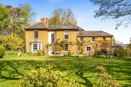 1.2 acres of House with Land for sale in Long Buckby