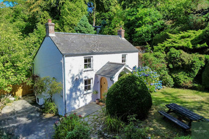 2 acres of Cottage for sale in Ponsanooth