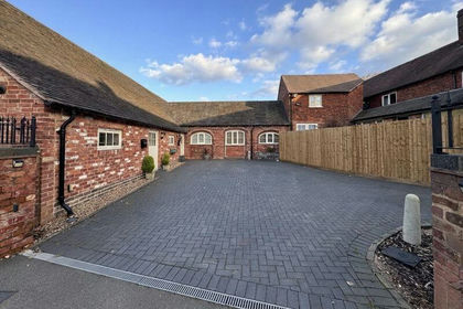 Land for sale in Hints