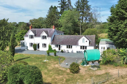 5.8 acres of House with Land for sale in Gwyddelwern