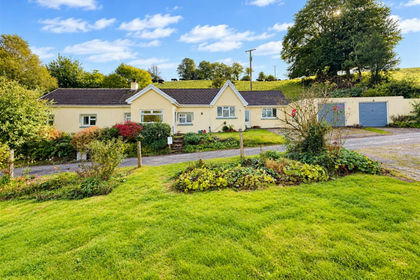 2.5 acres of Smallholding for sale in Llanfihangel-ar-Arth