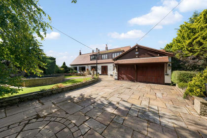 1 acre of House with Land for sale in Widnes and Halewood