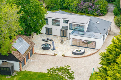 1 acre of House with Land for sale in Burghclere