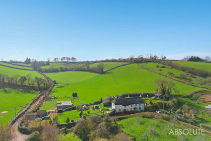 10 acres of Cottage for sale in Kingskerswell