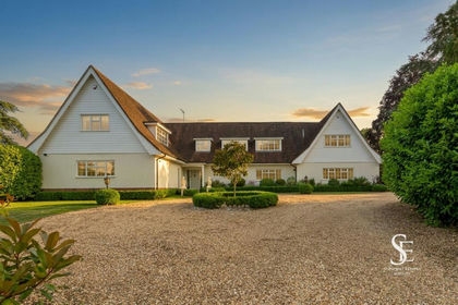 2.1 acres of House with Land for sale in Bisham