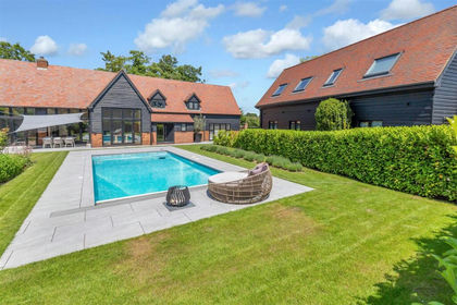 Barn Conversion for sale in Datchworth