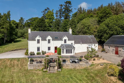 1 acre of Farmhouse for sale in Berwickshire, Roxburgh and Selkirk