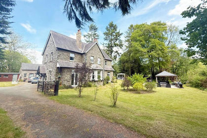 1.5 acres of House with Land for sale in Beguildy