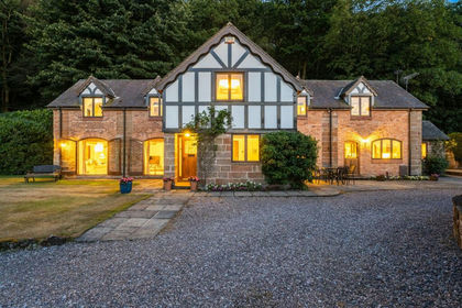 Barn Conversion for sale in Beeston