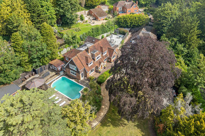 4 acres of House with Land for sale in Cookham