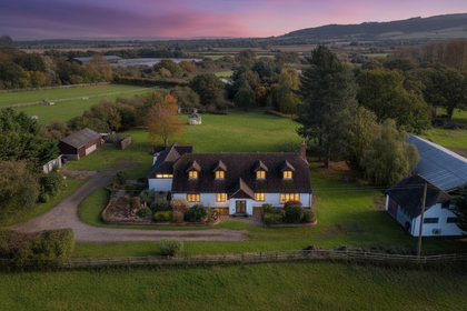 2.8 acres of House with Land for sale in Pershore