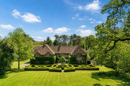 16.6 acres of House with Land for sale in Dunsfold