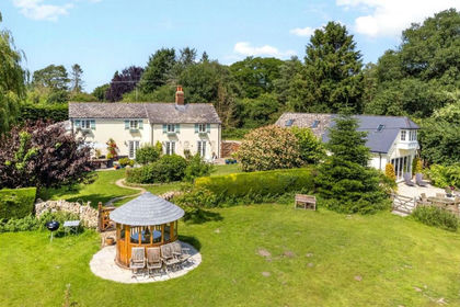 1.6 acres of House with Land for sale in Burbage