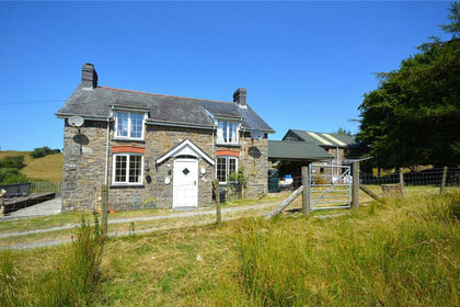 1.1 acres of House with Land for sale in Llanbrynmair