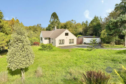 1 acre of House with Land for sale in Axminster