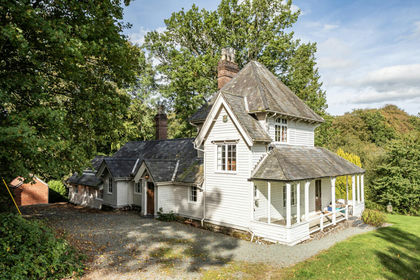 10.4 acres of House with Land for sale in Llanerfyl