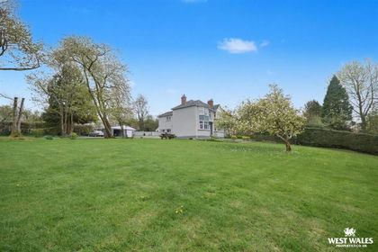1 acre of Country Home for sale in Llanfihangel-ar-Arth