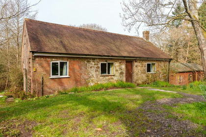7 acres of Cottage for sale in Heathfield and Waldron